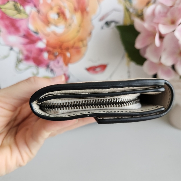 BOTTEGA VENETA Intrecciato Lambskin Leather Wallet - Picture 9 of 11